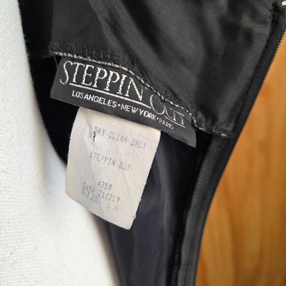 Vintage 90s steppin' out black velvet dress with slit sweetheart neckline - Picture 4 of 4